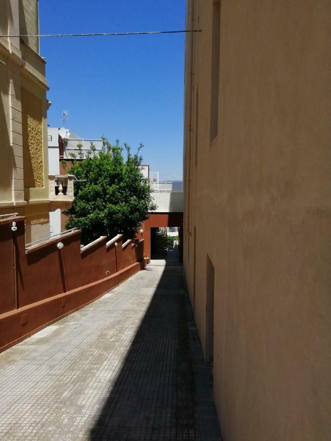 ホテル Quarantacinque Ospitalita カリアリ エクステリア 写真